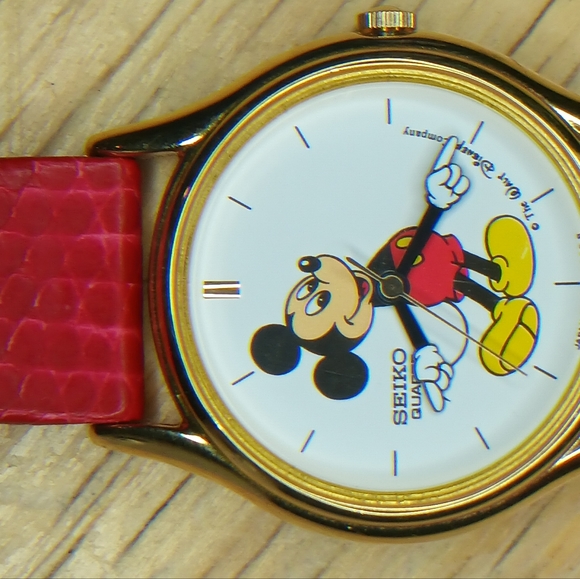 X RARE Seiko Ladies Mickey Mouse watch. 25mm Gold tone case 3 hand movement. - Picture 2 of 12